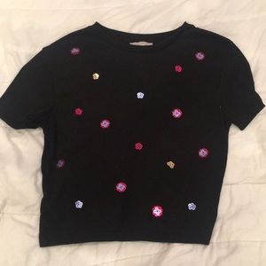 Black crop top stretchy shirt with flowers.